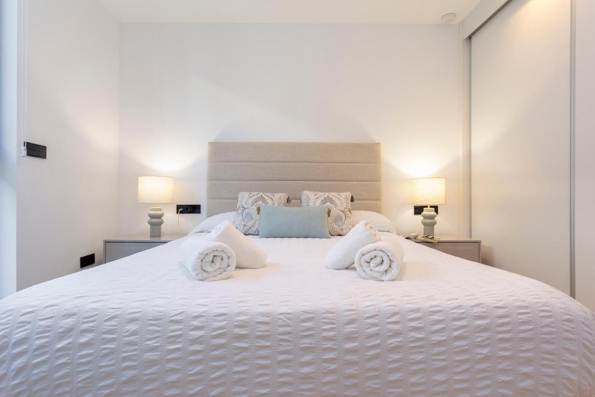 Malagueta Beach Front Luxury Apartment By Rent Me Málaga Buitenkant foto